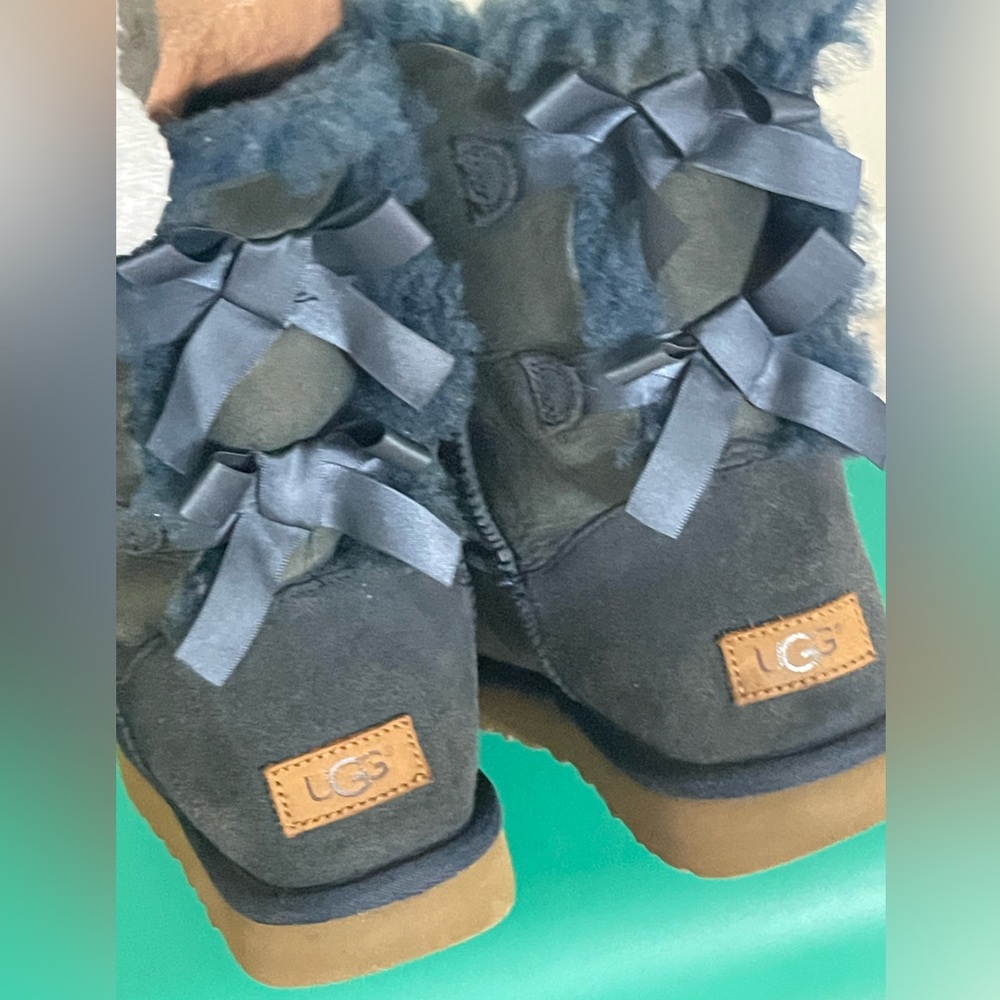 Used Women’s Uggs with Bows